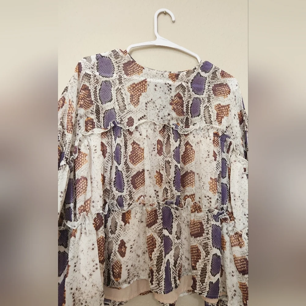 TCEC Snake Print Ruffle Top Size Small - Picture 7 of 11